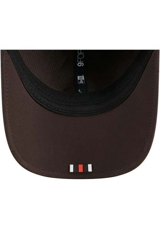 New Era Cleveland Browns BROWN 2025 NFL Sideline 9FORTY M Crown