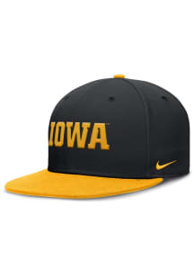 Nike Iowa Hawkeyes Mens Black 2T Flat Brim Fitted Hat