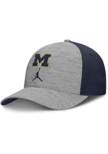 Nike Michigan Wolverines Mens Grey Structured Rise Swooshflex Flex Hat
