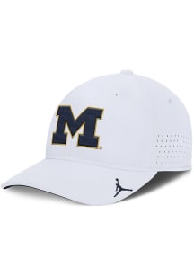 Nike Michigan Wolverines Mens White JORDAN BRAND DRI-FIT CLUB GAMEDAY STR AEROBILL SWOOSHFLEX CA F..