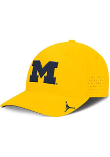 Nike Michigan Wolverines Mens Yellow JORDAN BRAND DRI-FIT CLUB GAMEDAY STR AEROBILL SWOOSHFLEX CA..