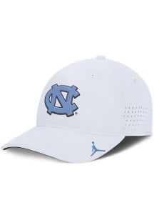 Nike North Carolina Tar Heels Mens White JORDAN BRAND DRI-FIT CLUB GAMEDAY STR AEROBILL SWOOSHFLEX..