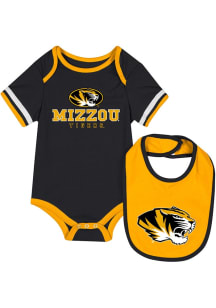 Colosseum Missouri Tigers Baby Black The Gift Set One Piece with Bib