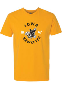 Summit Sportswear Iowa Hawkeyes Gold Vintage Circle Graphic Short Sleeve T Shirt