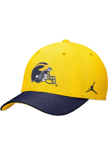 Nike Michigan Wolverines Mens Yellow Swooshflex Flex Hat