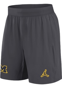 Nike Michigan Wolverines Mens Anthracite Sideline Design Shorts