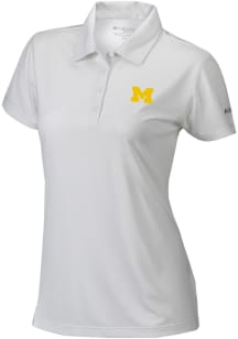 Columbia Michigan Wolverines Womens White Heat Seal Birdie Polo Short Sleeve Polo Shirt