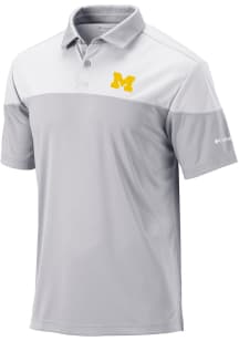 Columbia Michigan Wolverines Mens Grey Heat Seal Omni Wick Best Ball Short Sleeve Polo