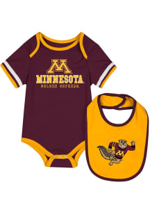 Colosseum Minnesota Golden Gophers Baby Maroon The Gift Set One Piece with Bib