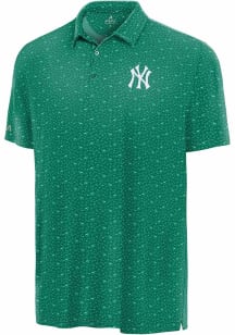 Antigua New York Yankees Mens Green Luckey Run Short Sleeve Polo