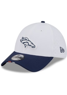 New Era Denver Broncos Mens White 2025 On-Field Training Camp 39THIRTY Flex Hat