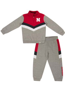 Colosseum Nebraska Cornhuskers Toddler Red Clarence Set Top and Bottom