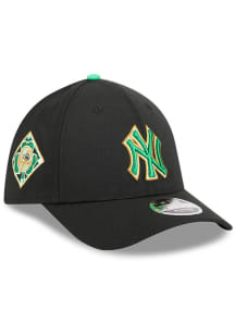 New Era New York Yankees Mens Black 2026 St Patrick's Day 39THIRTY M-Crown Flex Hat