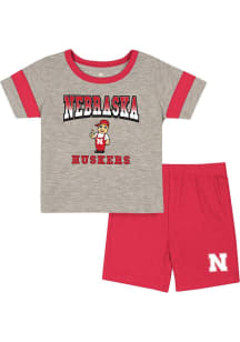 Colosseum Nebraska Cornhuskers Infant Red Lance Set Top and Bottom