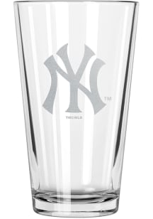 New York Yankees 17oz Etched Pint Glass - White