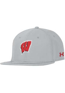 Under Armour Wisconsin Badgers Mens Grey Huddle Design Fitted Hat