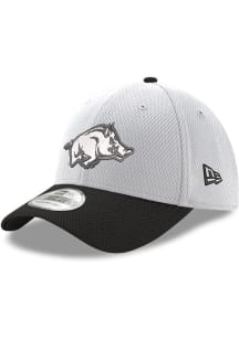 New Era Arkansas Razorbacks Mens White 3930 DE ARKRAZ OP WHITE BLACK BW Flex Hat