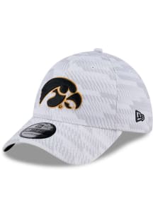 New Era Iowa Hawkeyes White Graded JR 39THIRTY Youth Flex Hat