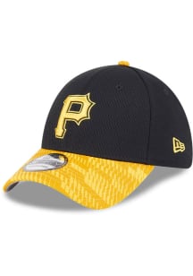 New Era Pittsburgh Pirates Mens Black 2025 Clubhouse 2T 39THIRTY Flex Hat