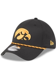 New Era Iowa Hawkeyes Mens Black Perform 39THIRTY Flex Hat
