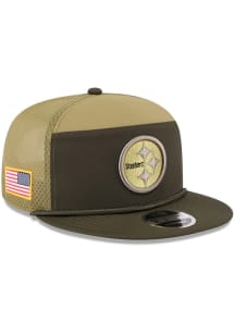 New Era Pittsburgh Steelers Green 2025 Salute To Service Split Panel 9FIFTY Trucker Mens Snapback..
