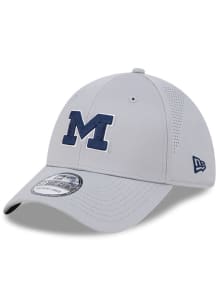 New Era Michigan Wolverines Mens Silver Mid Perf 39THIRTY Flex Hat
