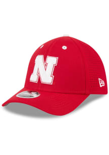 New Era Nebraska Cornhuskers Mens Red NCAA Replica 39THIRTY Modern Crown Flex Hat