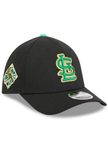 New Era St Louis Cardinals Mens Black 2026 St Patrick's Day 39THIRTY M-Crown Flex Hat