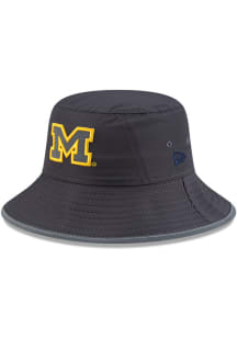 New Era Michigan Wolverines Graphite Featherweight Stretch Mens Bucket Hat