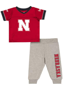 Colosseum Nebraska Cornhuskers Infant Red Nothing But Set Top and Bottom