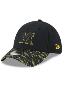 New Era Michigan Wolverines Mens Black DL Tiger Stripe 39THIRTY Flex Hat
