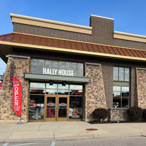 Rally House Bridgewater Falls EXTERIOR