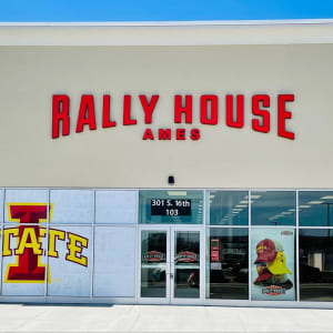 Rally House Duff Plaza EXTERIOR
