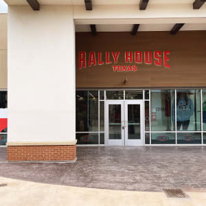 Rally House Fort Worth Outlets EXTERIOR