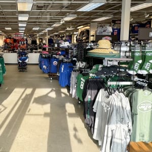 Rally House Jackson Premium Outlets INTERIOR