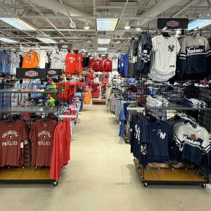 Rally House Jackson Premium Outlets INTERIOR