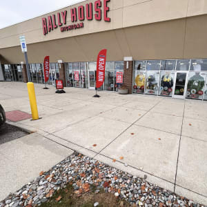 Rally House Macomb Mall EXTERIOR
