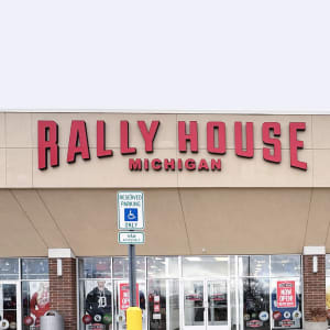 Rally House Macomb Mall INTERIOR