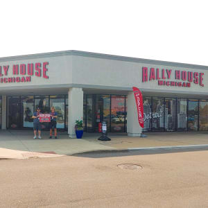 Rally House Oakland Plaza EXTERIOR