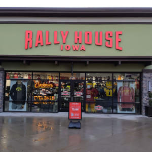 Rally House Outlets of Des Moines EXTERIOR