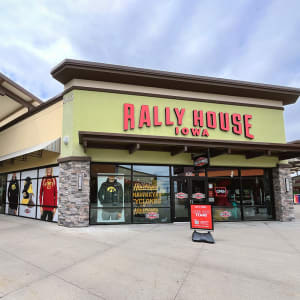 Rally House Outlets of Des Moines INTERIOR