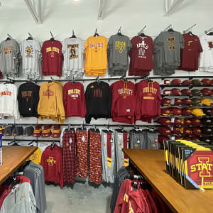 Rally House Outlets of Des Moines INTERIOR