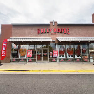 Rally House Shops of Mentor EXTERIOR