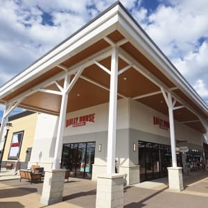 Rally House Tulsa Premium Outlets INTERIOR