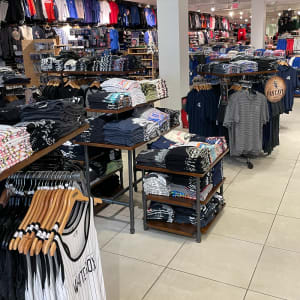 Rally House Woodfield Mall INTERIOR