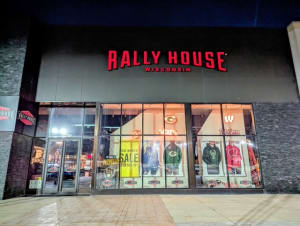 Rally House Brookfield Square EXTERIOR