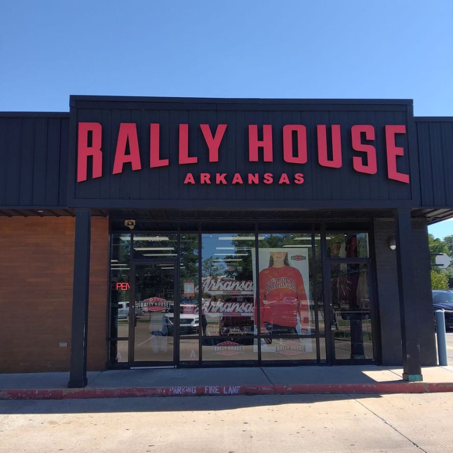 Rally House Arena Village EXTERIOR