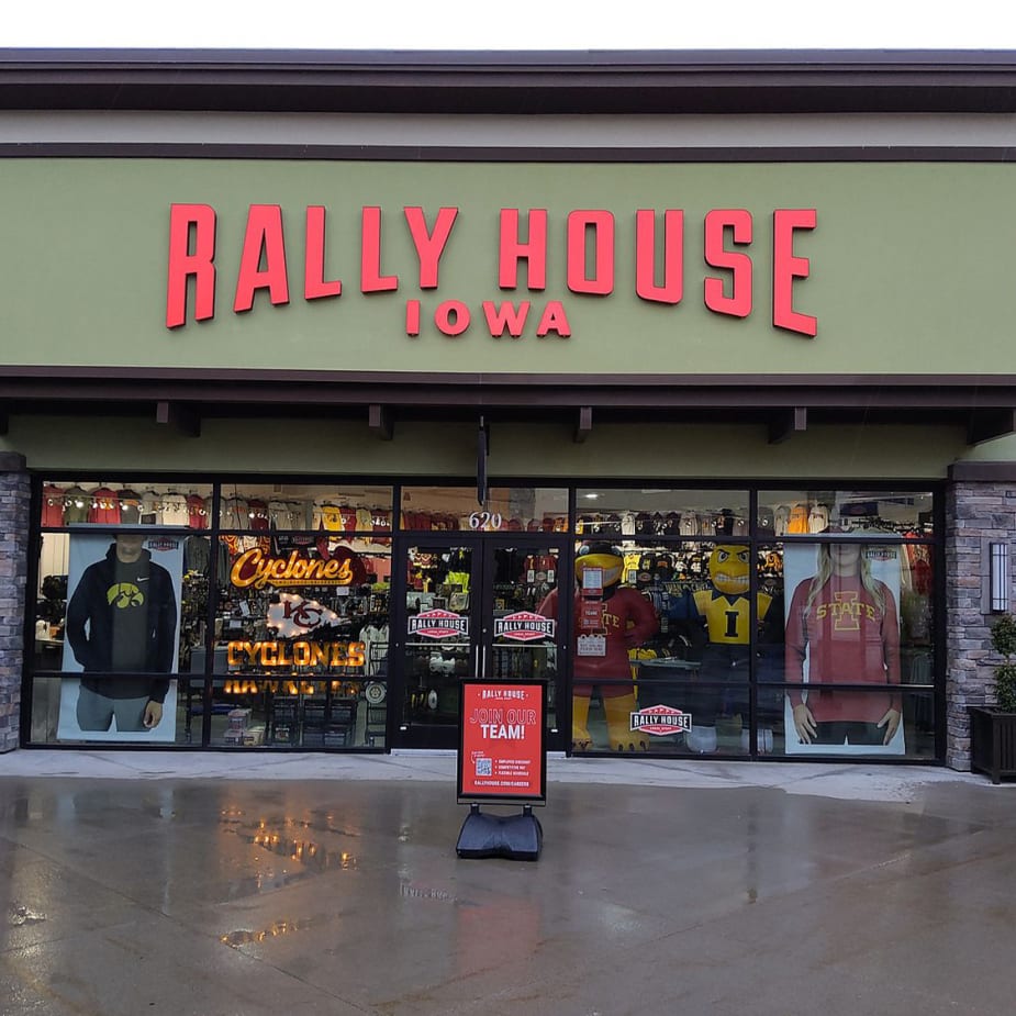Rally House Outlets of Des Moines EXTERIOR
