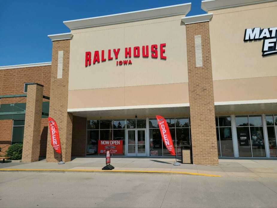 Rally House Plaza at Jordan Creek EXTERIOR