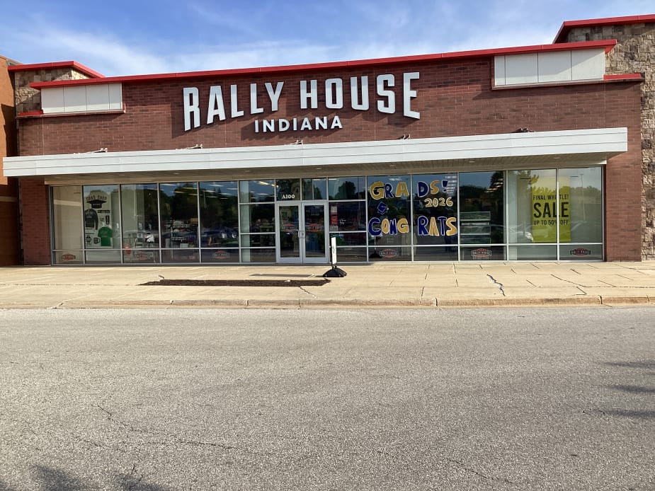 Rally House Erskine Plaza EXTERIOR